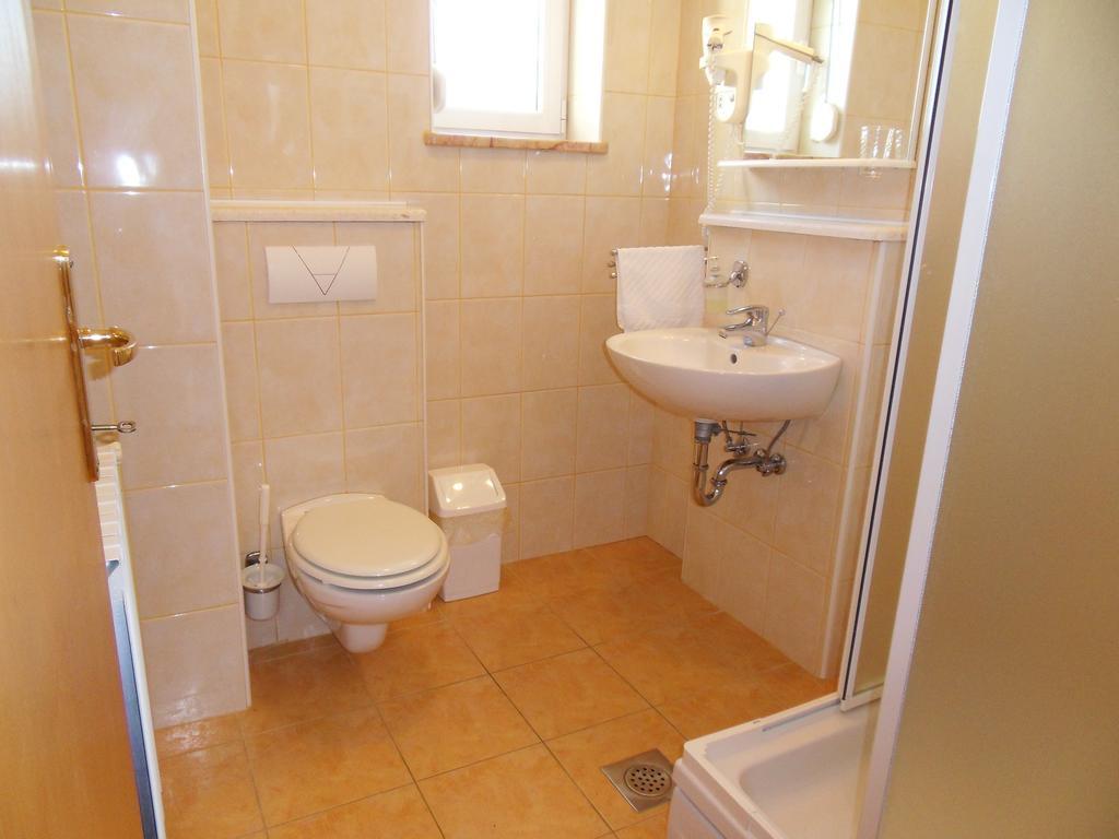 Apartments Petricevic Selce Exterior foto