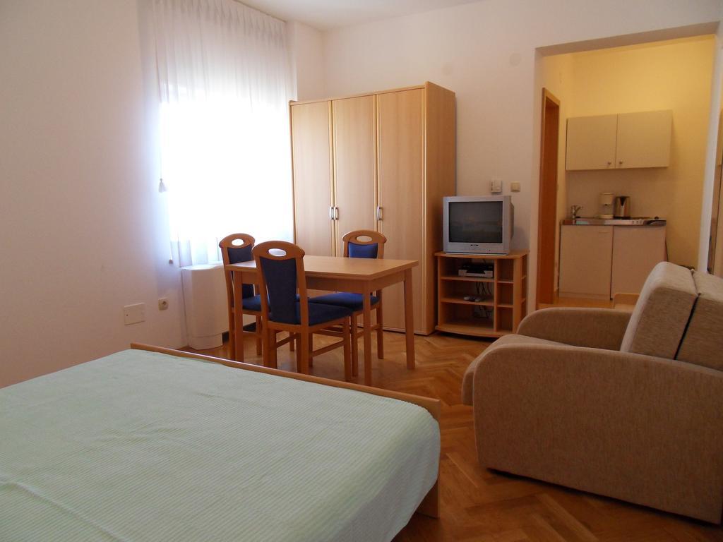 Apartments Petricevic Selce Quarto foto